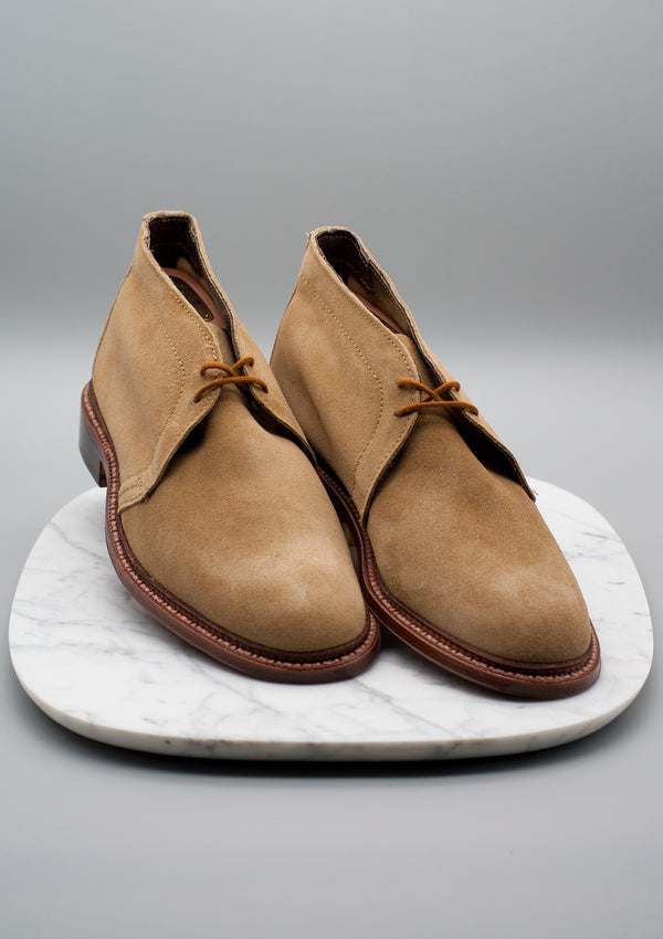 Alden 1494 tan suede chukka unlined pair angle