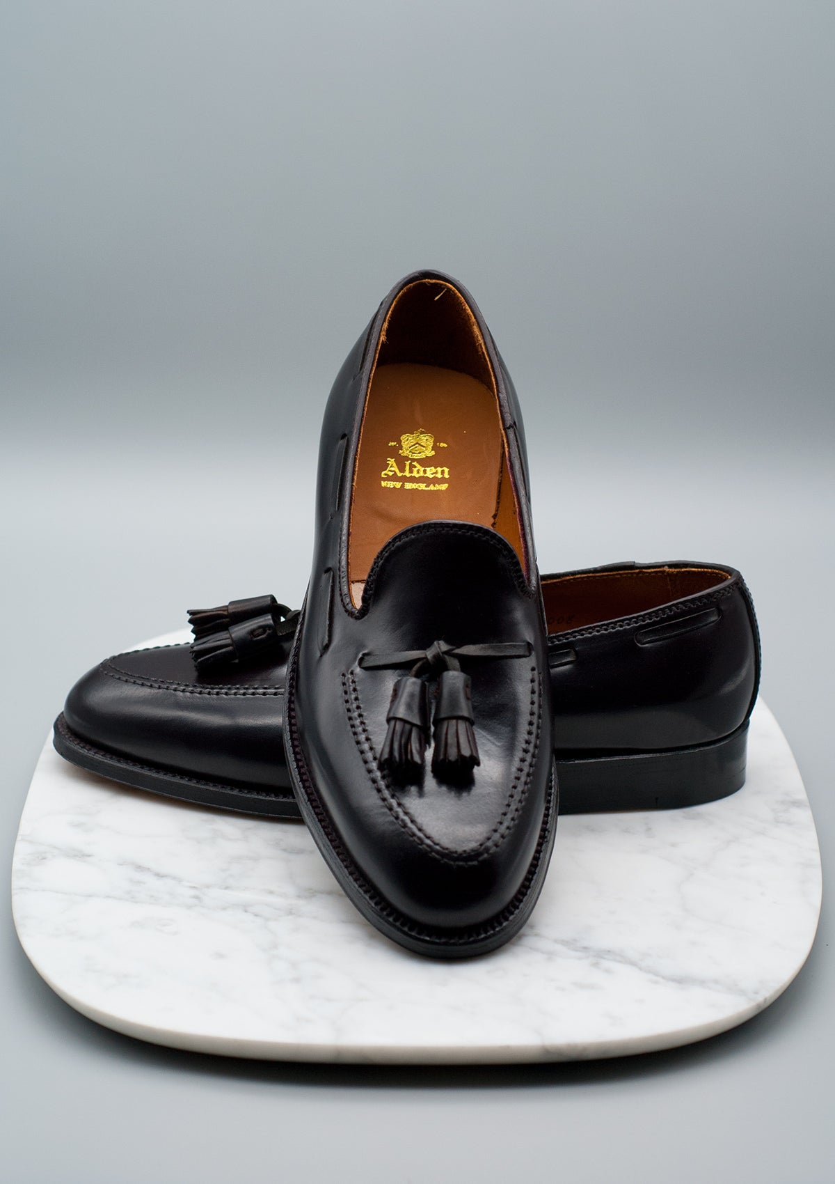 563 Color 8 Shell Cordovan Tassel Loafer