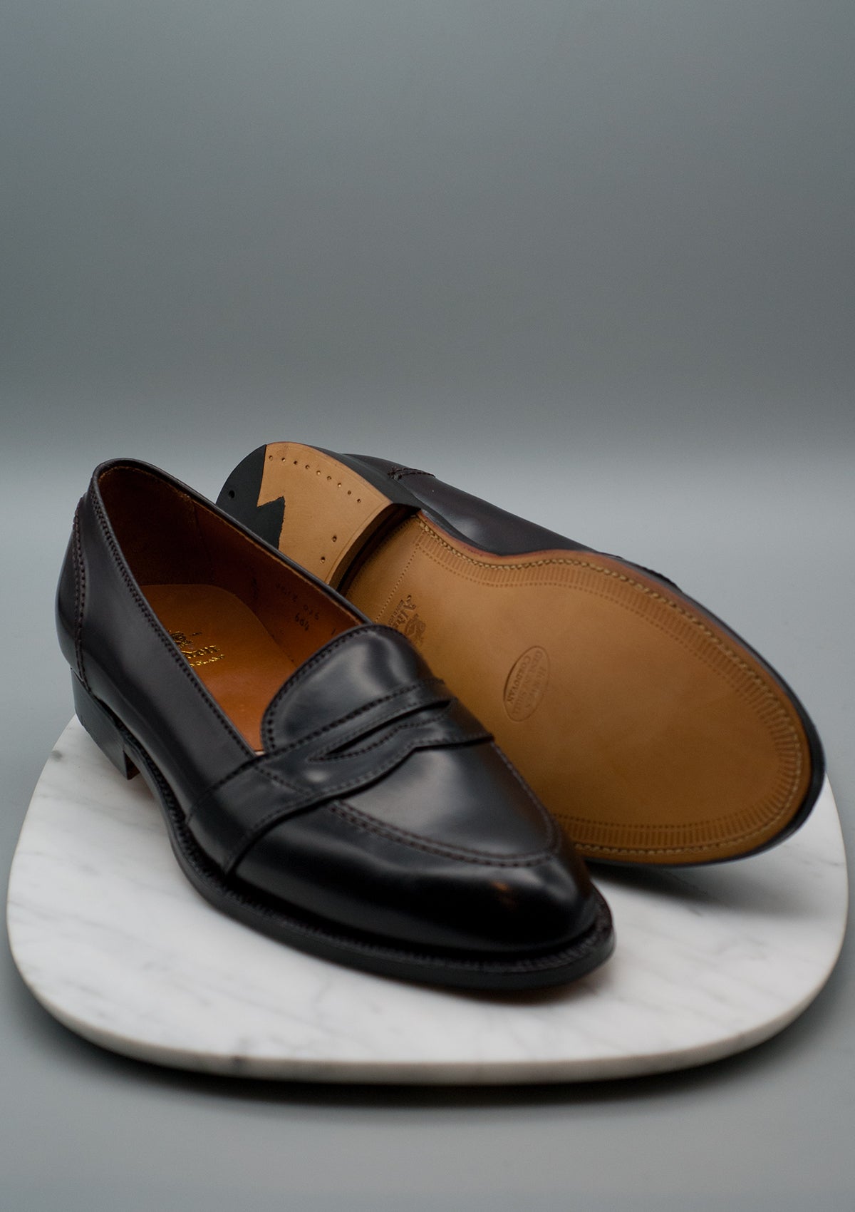 ALDEN Full Strap Shell Cordovan Leather Color 8 Sz 11 C/E Mens Loafers Shoes 684 Vintage ALDEN Dark Brown Shell Cordovan Full Strap Loafers  main image 3