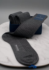 Bresciani medium gray ribbed merino socks