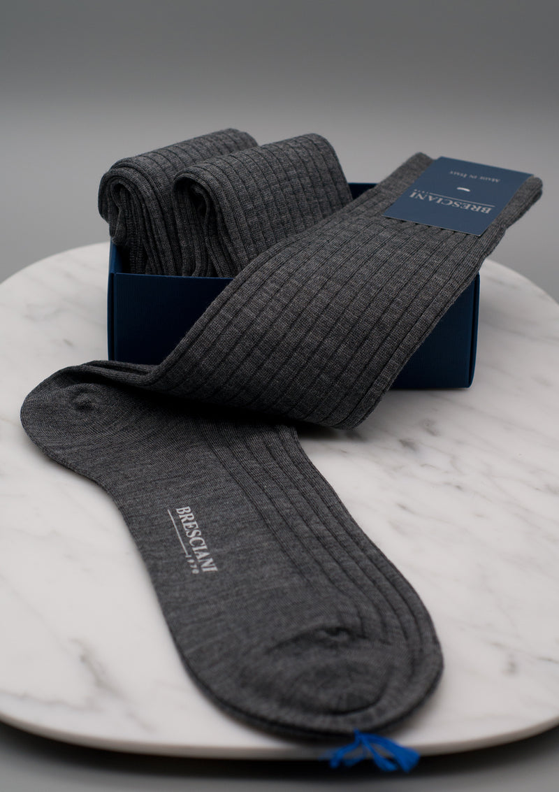 Bresciani medium gray ribbed merino socks
